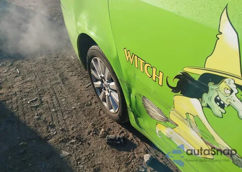 2011 Toyota Sienna Le z USA, uszkodzony, nr VIN 5TDJK3DC8BS024471